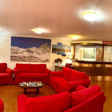 Cervinia Due Aparthotel เบรยล์-แชร์วิเนีย ภายนอก รูปภาพ