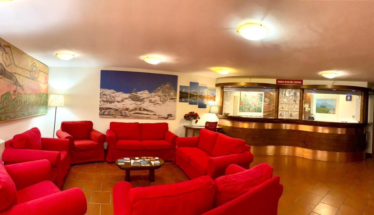 Cervinia Due Aparthotel เบรยล์-แชร์วิเนีย ภายนอก รูปภาพ