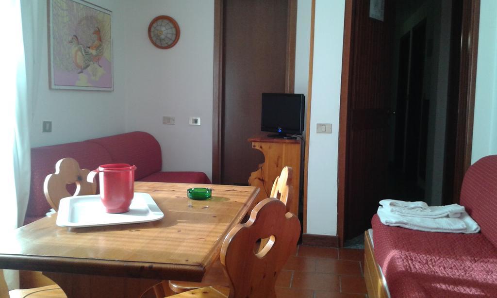 Cervinia Due Aparthotel เบรยล์-แชร์วิเนีย ห้อง รูปภาพ