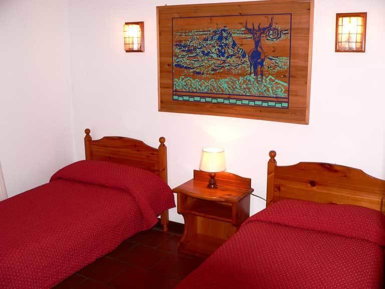 Cervinia Due Aparthotel เบรยล์-แชร์วิเนีย ภายนอก รูปภาพ
