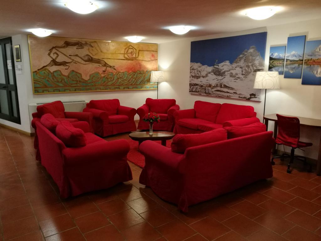Cervinia Due Aparthotel เบรยล์-แชร์วิเนีย ภายนอก รูปภาพ