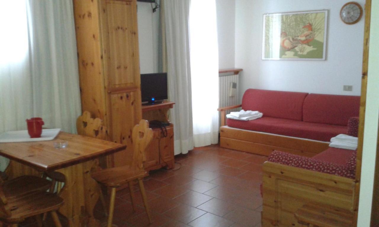Cervinia Due Aparthotel เบรยล์-แชร์วิเนีย ภายนอก รูปภาพ